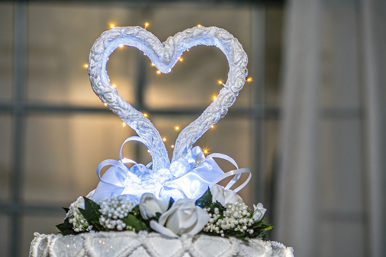 Cake Topper mit LED-Licht und Herzmotiv